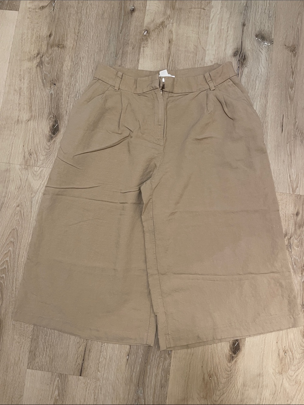 H&M High-Waist Wide-Leg Bermuda Shorts in Light Brown